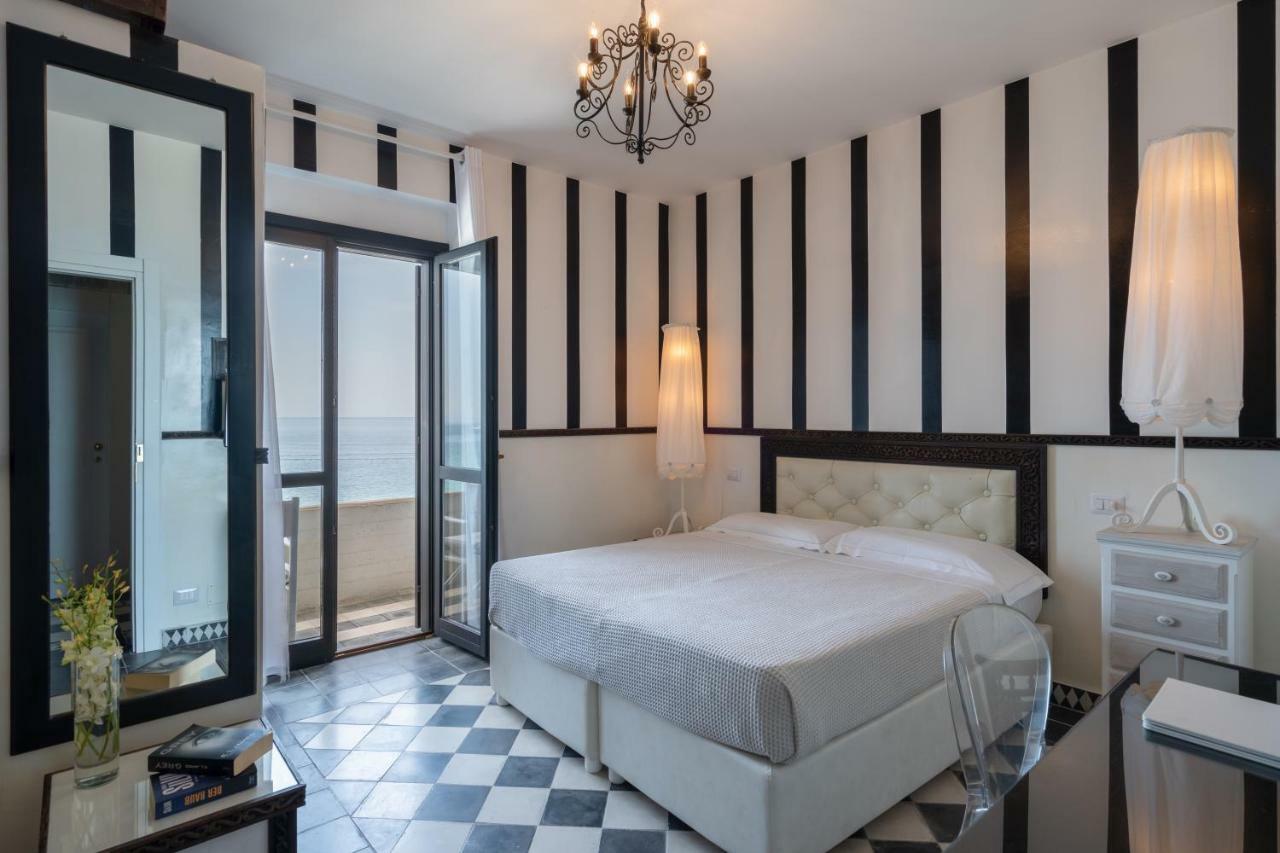 La Casa E Il Mare, Private Bay Hotel Маттината Экстерьер фото